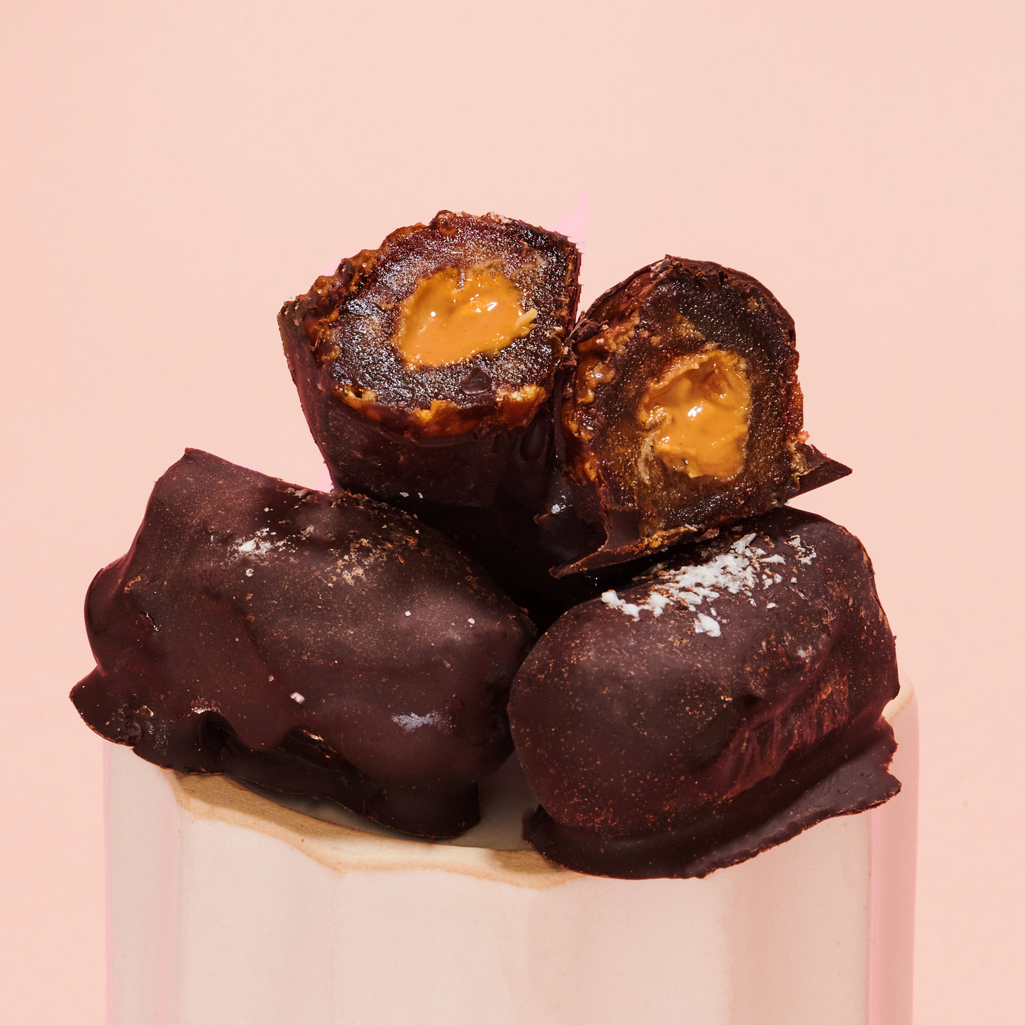 Bateaux au Chocolat au Beurre d'Amandes et à la Noix de Pécan French Squirrel, Dattes Farcies au Chocolat (3 dattes par sachet) x 4 sachets